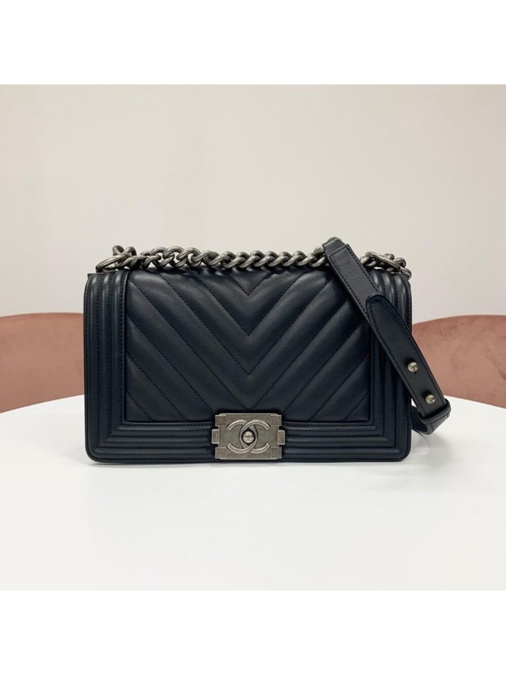 Chanel Boy 25 Blanc Lambskin Chain Shoulder Bag